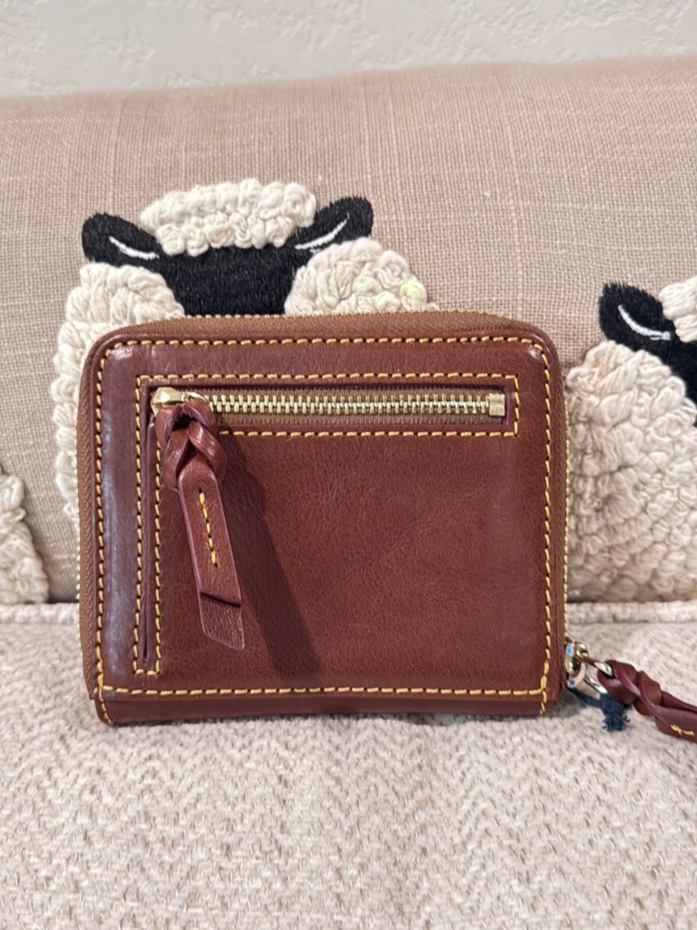 *NEW*  Dooney & Bourke Brown Florentine Leather Small Zip Wallet, - Picture 2 of 16